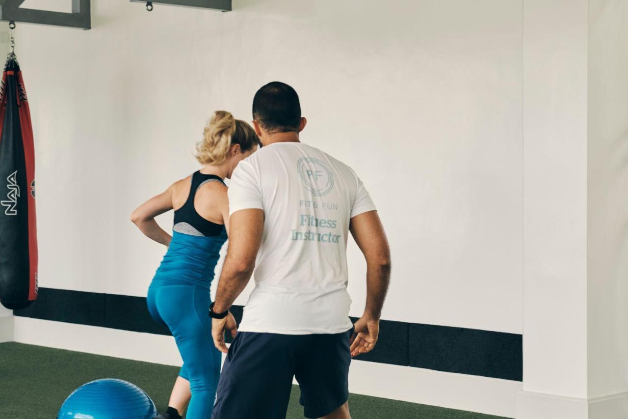 Iberostar Waves Bahia Hotel Praia do Forte Exterior photo A personal trainer working with a client