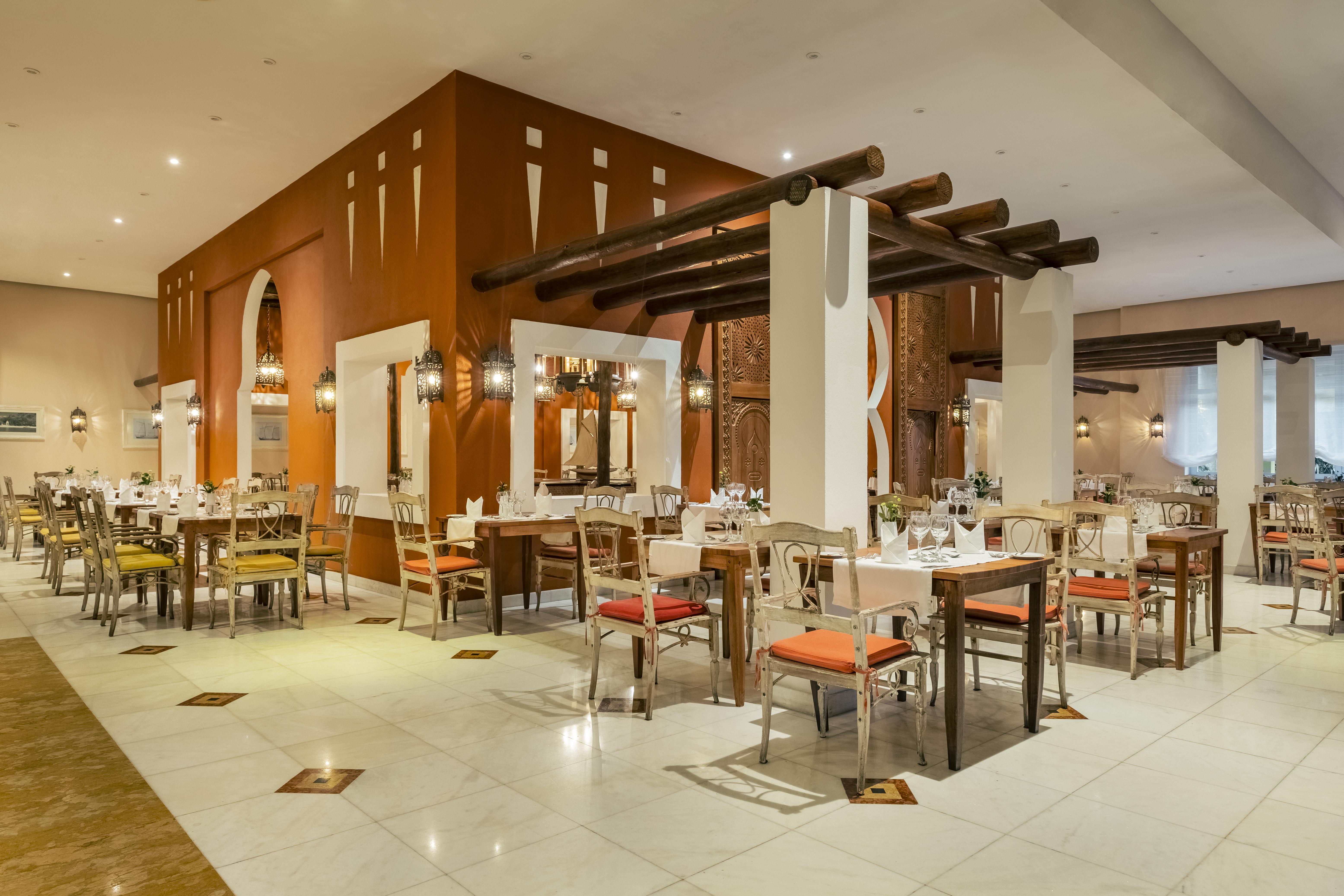 Iberostar Waves Bahia Hotel Praia do Forte Exterior photo The restaurant