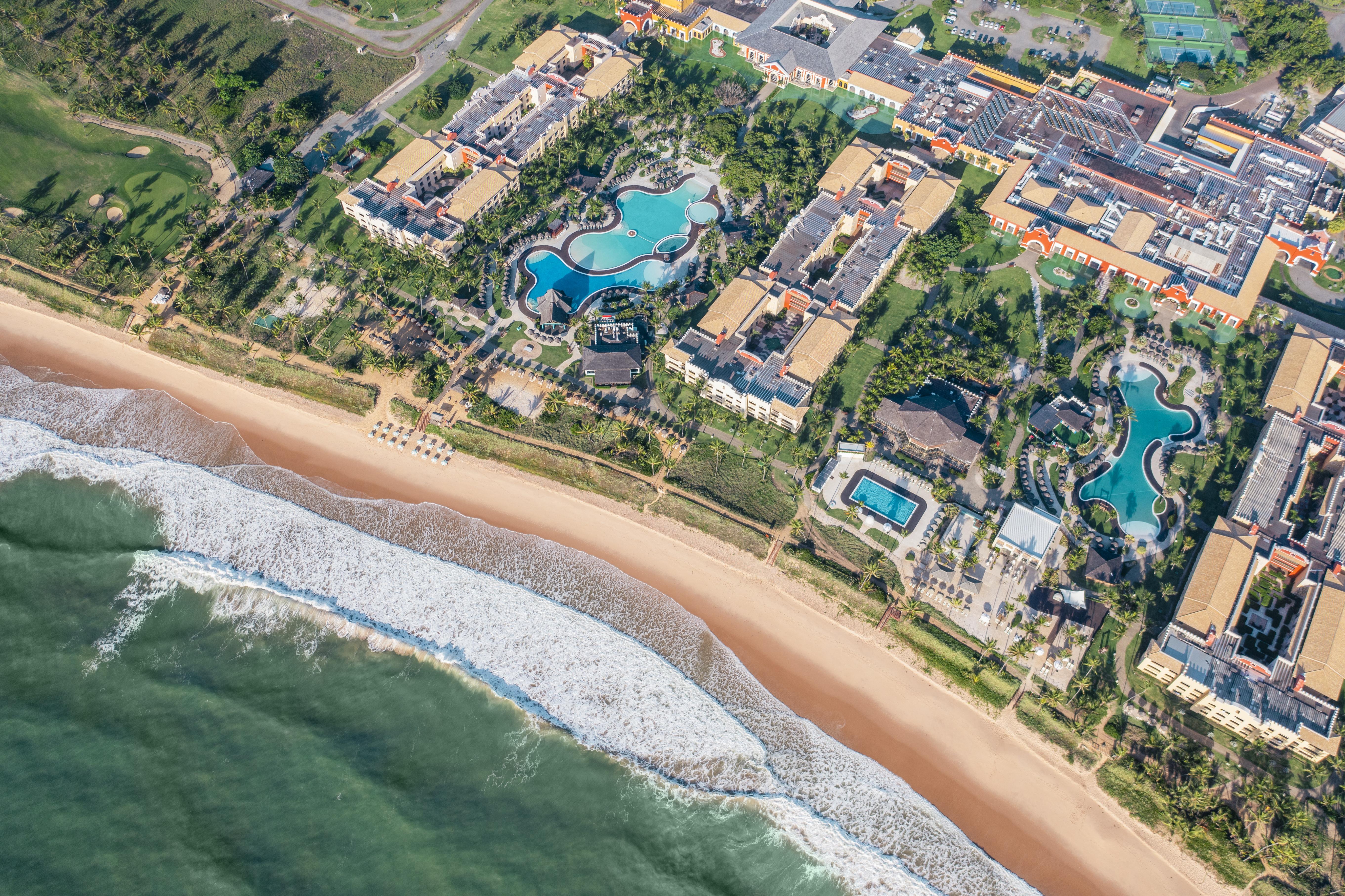 Iberostar Waves Bahia Hotel Praia do Forte Exterior photo Aerial view of the resort